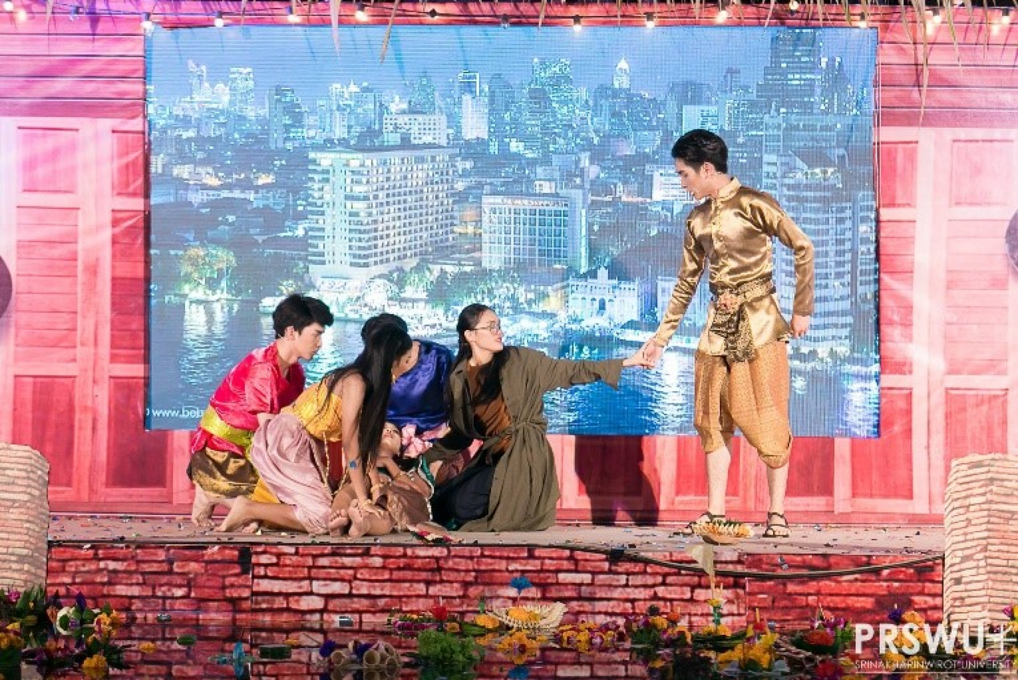 Thai Folk Show
